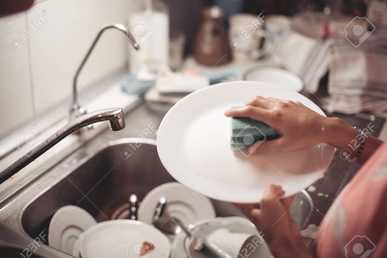 A Guide to Cleaning Dishes the Right Way